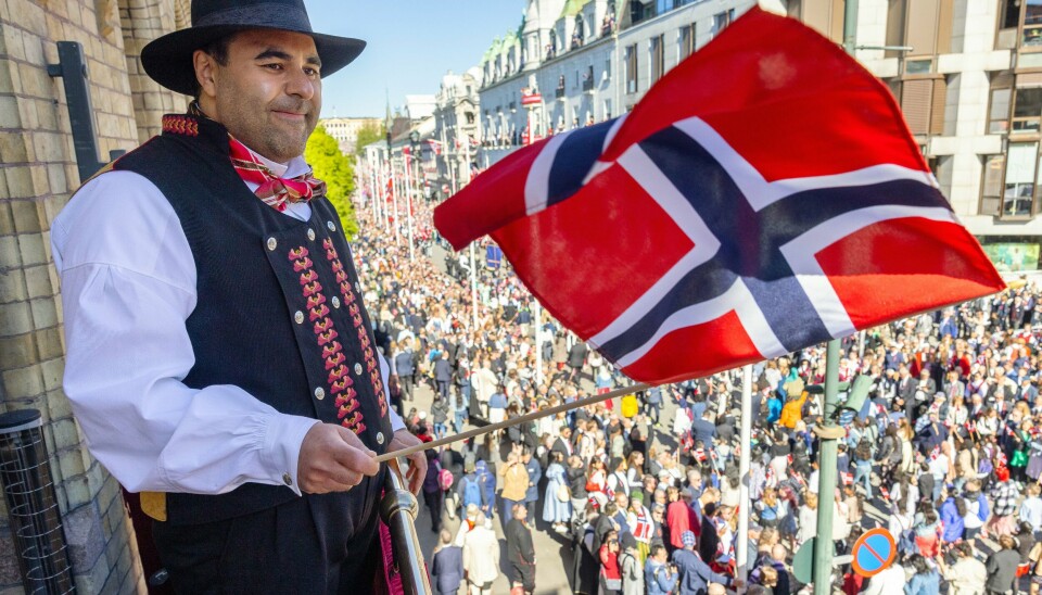Stortingspresident Masud Gharahkhani (Ap) vil se på ordningen som gir tidligere stortingsrepresentanter livslang tilgang til Stortinget. Det gjør han rett i. Stortingspresident Masud Gharahkhani (Ap) vil se på ordningen som gir tidligere stortingsrepresentanter livslang tilgang til Stortinget. Det gjør han rett i.