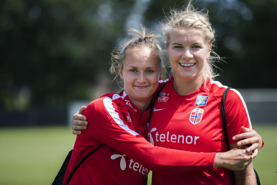 Caroline og Ada sammen for Norge under EM i 2017. Etter det mesterskapet sa Ada Hegerberg nei takk til landslaget. Caroline og Ada sammen for Norge under EM i 2017. Etter det mesterskapet sa Ada Hegerberg nei takk til landslaget.