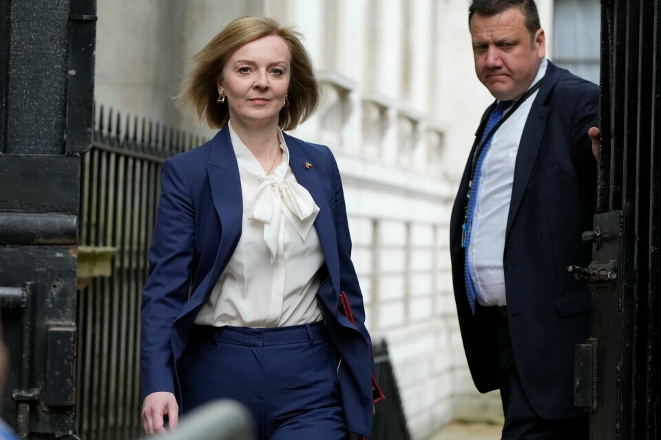 Storbritannias utenriksminister Liz Truss mener det er aktuelt for vestlige land å gi militær støtte til Moldova. Storbritannias utenriksminister Liz Truss sier kjøretøyene skal hjelpe uskyldige ukrainere på flukt fra russiske angrep. Foto: Alastair Grant / AP / NTB