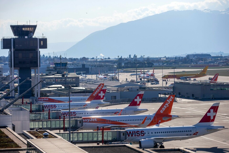 Flyplassen i den sveitsiske byen Genève er delvis stengt på grunn av en kraftig brann og eksplosjoner i en bygning like ved rullebanen. Illustrasjonsfoto: Flyplassen i den sveitsiske byen Genève er delvis stengt på grunn av en kraftig brann og eksplosjoner i en bygning like ved rullebanen. Illustrasjonsfoto: