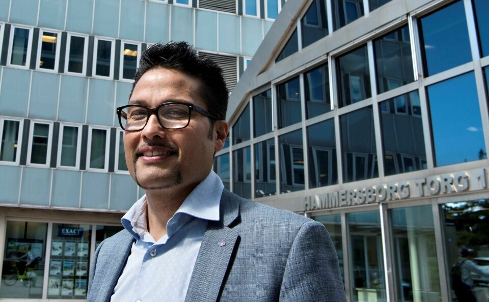 Konsernsjef OBOS, Daniel Kjørberg Siraj legger 300 millioner kroner på bordet for å sikre utbygging av Flytårnet stasjon på Fornebubanen. Daniel Kjørberg Siraj. Konsernsjef OBOS. Hammersborg torg.