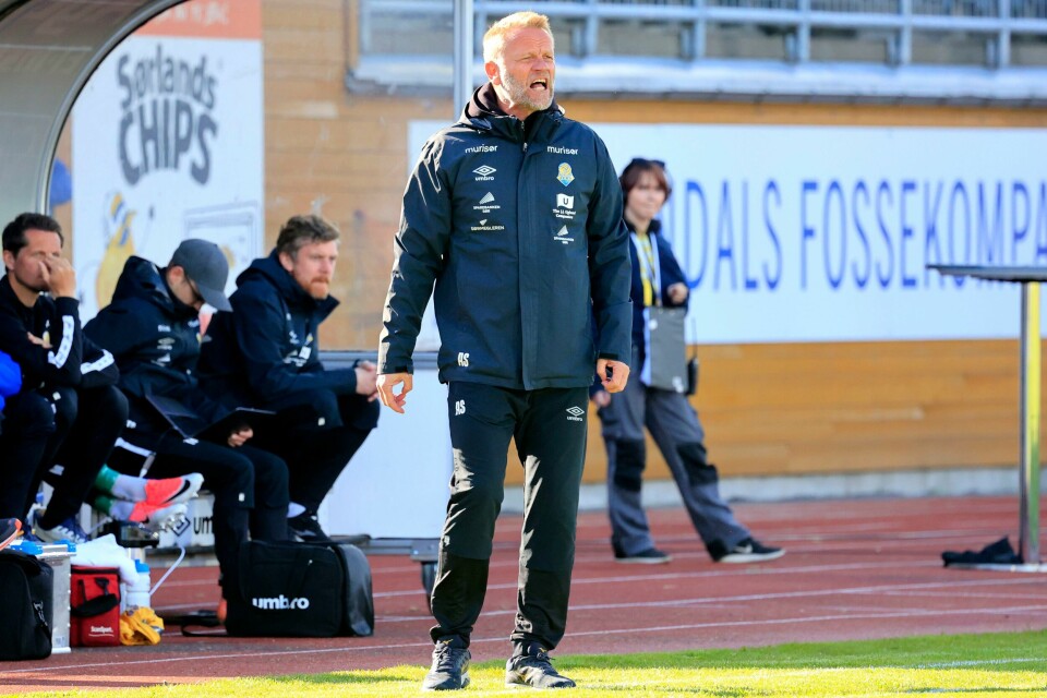 Jervs trener Arne Sandstø var som vanlig engasjert på sidelinjen. Jervs trener Arne Sandstø var som vanlig engasjert på sidelinjen.Foto: Tor Erik Schrøder / NTB