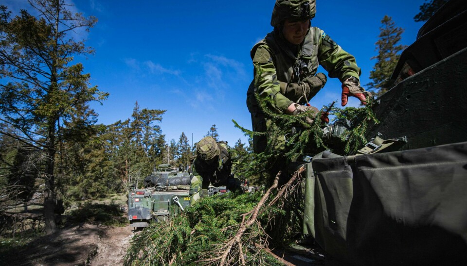Soldater fra regimentet P18 Gotland Regiment øver ved Visby på Gotland 17. mai, dagen før Sverige og Finland leverte sine søknader om Nato-medlemskap. Nato