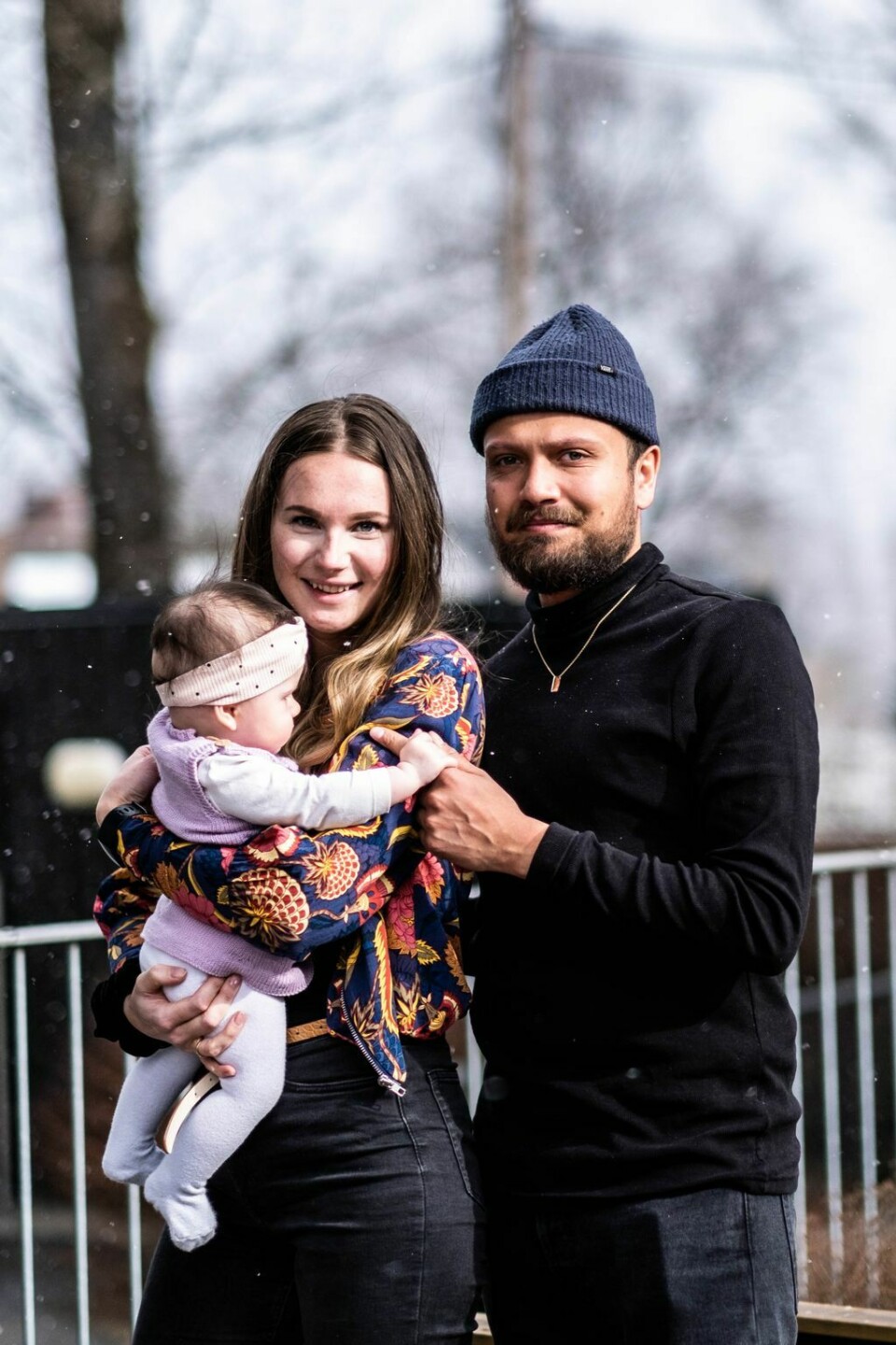 Det var egentlig ikke noe problem å jobbe sammen for Sindre og Madeleine. Men da de fikk Fieh ble det vanskelig at begge skulle jobbe turnus. Derfor jobber Sindre i dag åtte til fire med bemanning i kommunen. Det var egentlig ikke noe problem å jobbe sammen for Sindre og Madeleine. Men da de fikk Fieh ble det vanskelig at begge skulle jobbe turnus. Derfor jobber Sindre i dag åtte til fire med bemanning i kommunen.Foto: Hanna Skotheim/Fontene