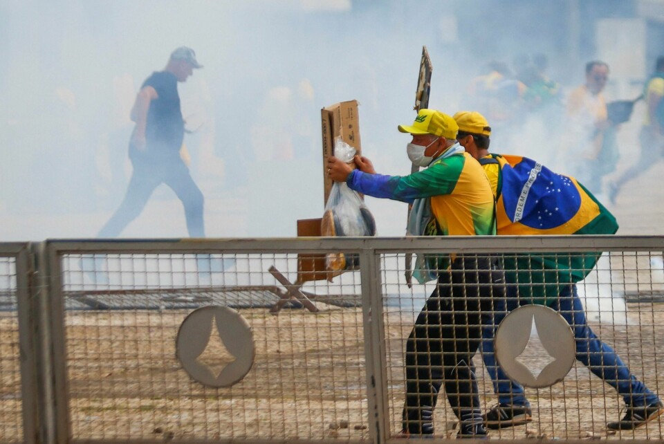 Tilhengere av Brasils tidligere president Jair Bolsonaro som deltok i angrepene på offentlige bygg søndag. Tilhengere av Brasils tidligere president Jair Bolsonaro som deltok i angrepene på offentlige bygg søndag.