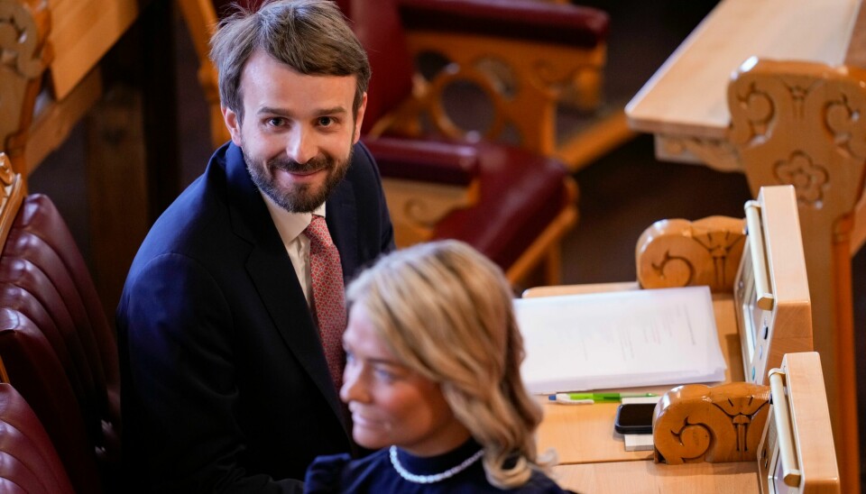 Næringsminister Jan Christian Vestre (Ap) fikk små og store spørsmål om storstilte og gigantiske ord under den muntlige spørretimen på Stortinget onsdag. I forgrunnen: Landbruks- og matminister Sandra Borch (Sp). Næringsminister Jan Christian Vestre og landbruks- og matminister Sandra Borch (Sp) under den muntlige spørretimen på Stortinget.
