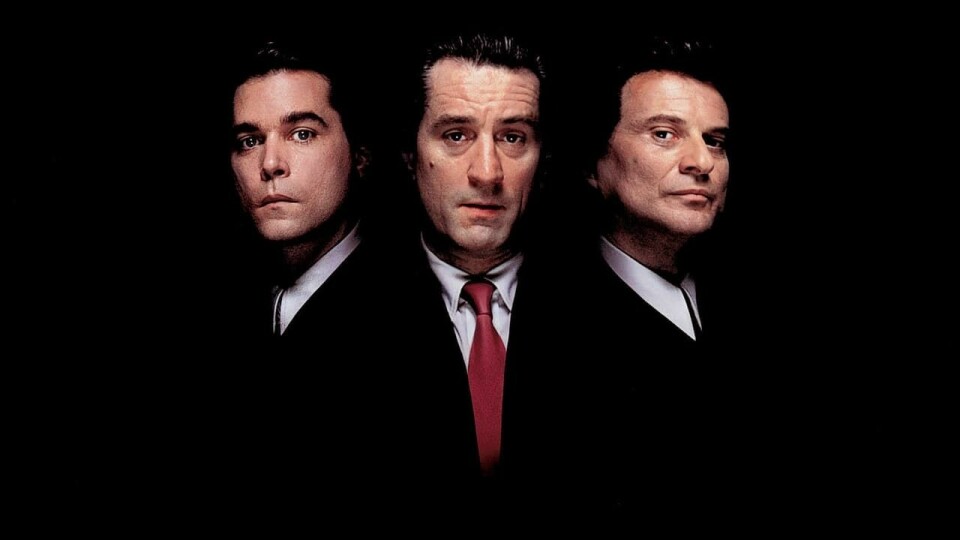 Ray Liotta spilte Henry Hill i Martin Scorseses «Goodfellas» . Her til venstre slik plakaten promoterte han, Robert De Niro og Joe Pesci. Martin Scorseses «Goodfellas»