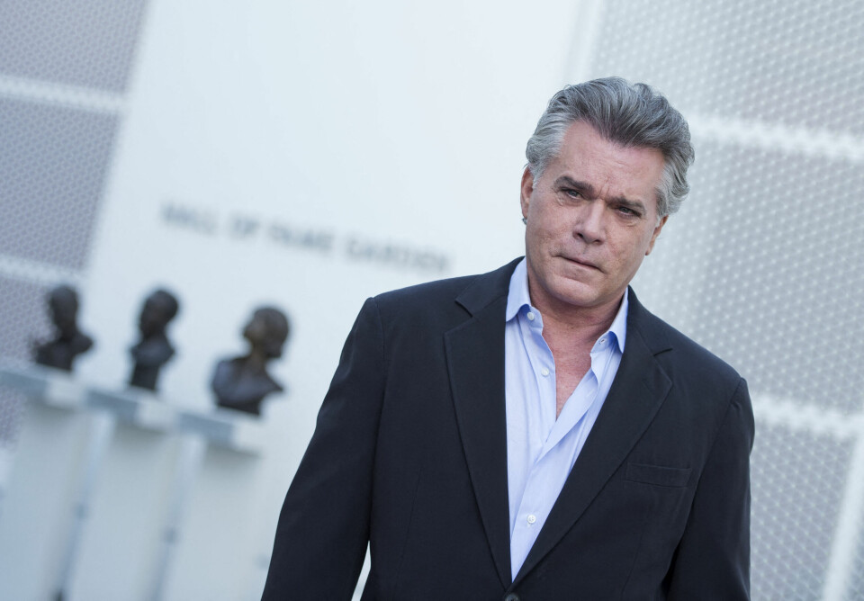 Den amerikanske skuespilleren Ray Liotta er død, 67 år gammel. Liotta er mest kjent for rollen i Martin Scorseses «Goodfellas». Ray Liotta