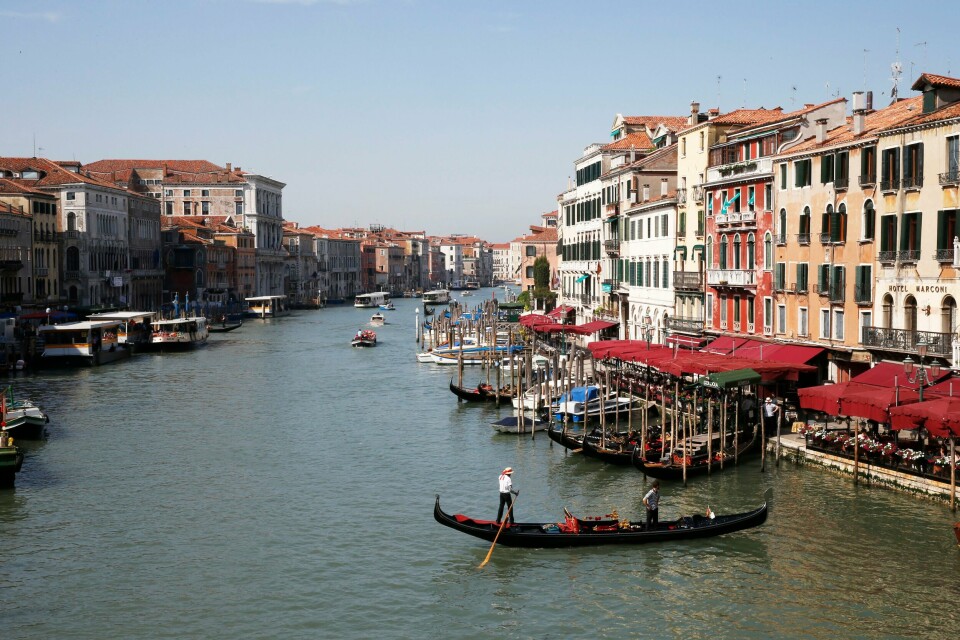 Venezia har vært utsatt for gjentatte hærverk de siste ukene. Venezia har vært utsatt for gjentatte hærverk av turister de siste ukene.