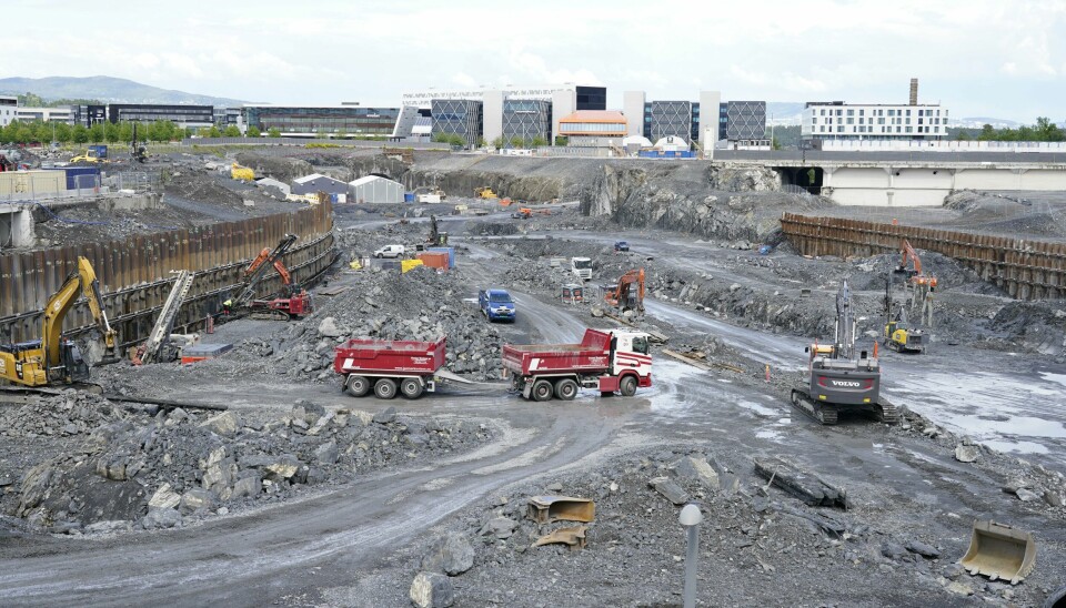 Byggingen av Fornebubanen er i full sving. Men nå kan hele prosjektet bli skrotet. Foto: Gorm Kallestad / NTB Byggingen av Fornebubanen er i full sving. Men nå kan hele prosjektet bli skrotet. Foto: Gorm Kallestad / NTB