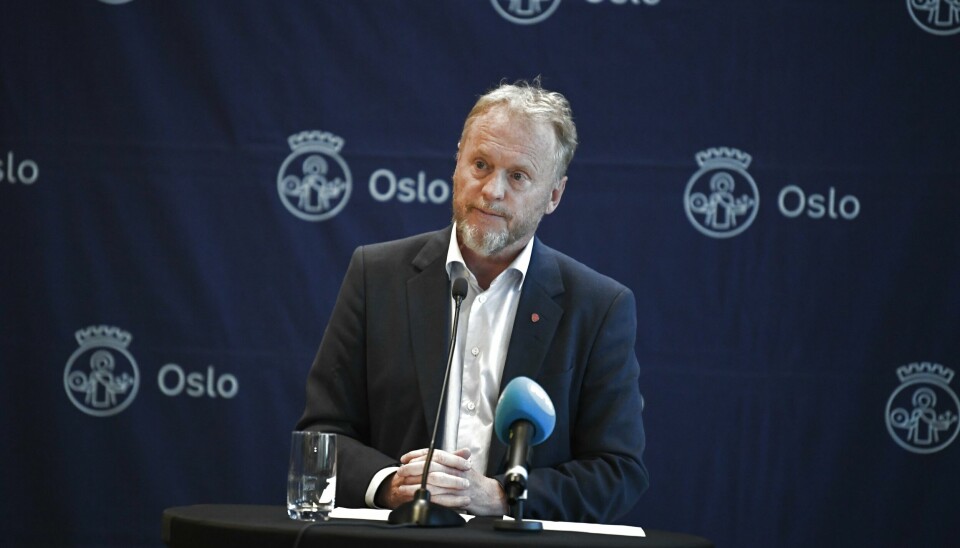 Byrådsleder Raymond Johansen (Ap) under pressekonferansen i Oslo rådhus etter Arbeiderpartiets møte om Fornebubanen. Byrådsleder Raymond Johansen (Ap) møtte pressen i Oslo rådhus etter møte om Fornebubanen. Foto: Annika Byrde / NTB