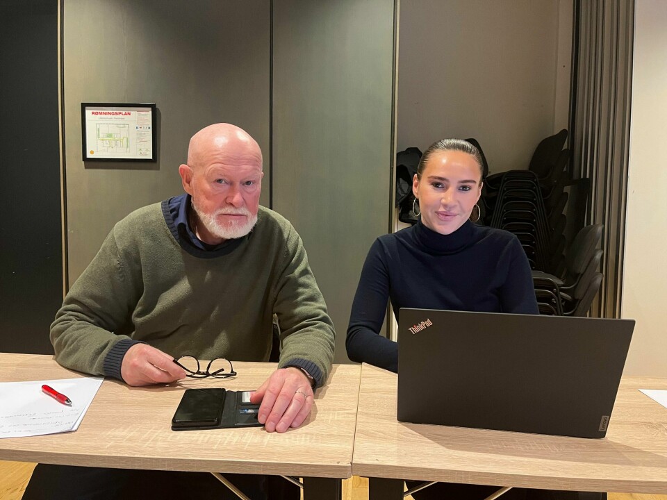 Med litt hjelp fra Alexandra Stiles, digital markedsfører i Dagsavisen, har Knut Brattvang nå fått Demokraten på telefonen. Med litt hjelp fra Alexandra Stiles, digital markedsfører i Dagsavisen, har Knut Brattvang nå fått Demokraten på telefonen.