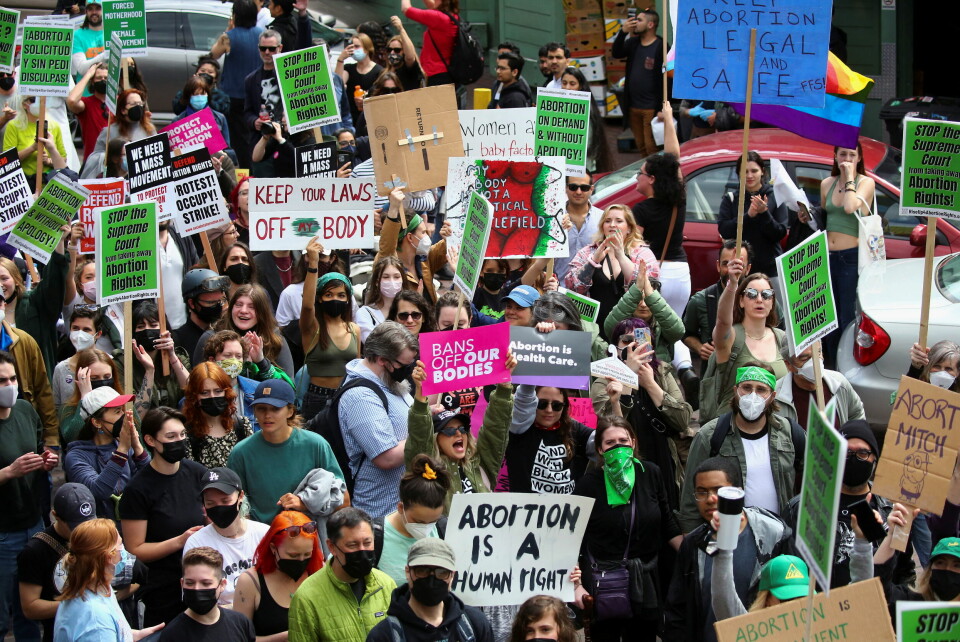 Abortforkjempere demonstrerte etter dokumentlekkasjen fra høyesterett. Abortforkjempere demonstrerte etter dokumentlekkasjen fra høyesterett.