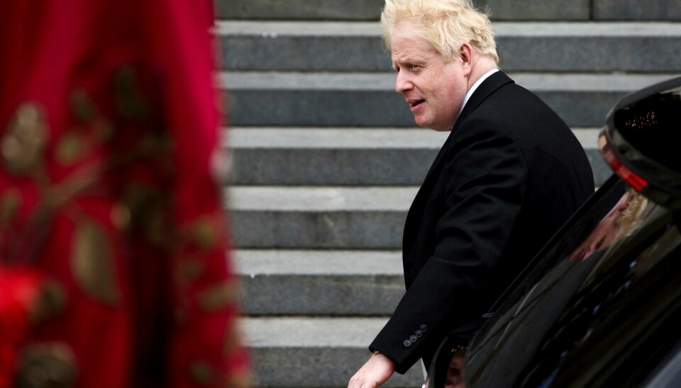 Storbritannias statsminister Boris Johnson er i hardt vær. Storbritannias statsminister Boris Johnson er i hardt vær, men det er fremdeles uklart om mistillitserklæringen mot ham for nok støtte til at han må gå. Foto: Toby Melville / AP / NTB