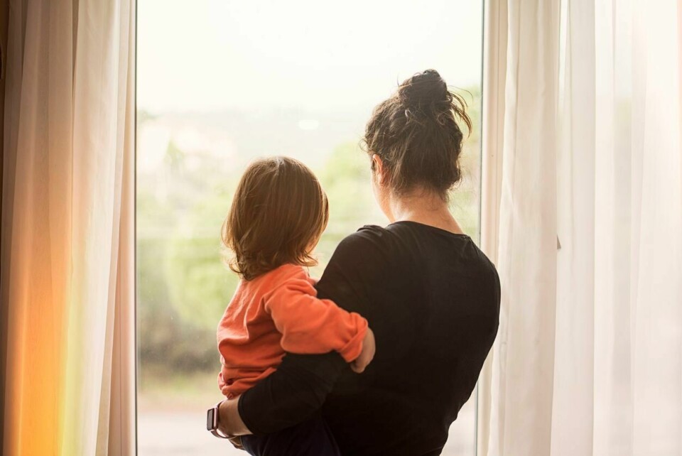 Som fosterforeldre kan man ikke heve stemmen på vegne av barn man har daglig omsorg for, skriver innleggsforfatterne. Som fosterforeldre har man verken partsrettigheter eller klagerettigheter og kan dermed ikke i praksis heve stemmen på vegne av barn man har daglig omsorg for, skriver innleggsforfatterne.