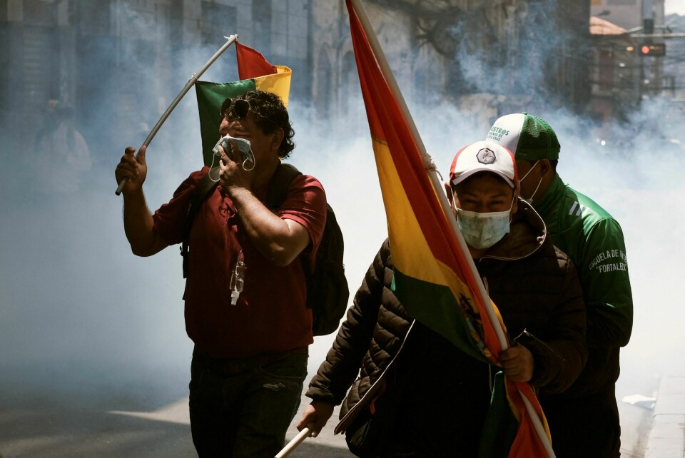 Selv om situasjonen for det meste har stabilisert seg i Bolivia siden 2020-valget, har det i år vært holdt flere demonstrasjoner. Kamp for økte lærerlønninger og bedre betalt for sykehusansatte har trukket folk ut i gatene. Tre demonstranter under en protest med krav om flere tilskudd til utdanningssektoren i Bolivia i La Paz i mars i år.