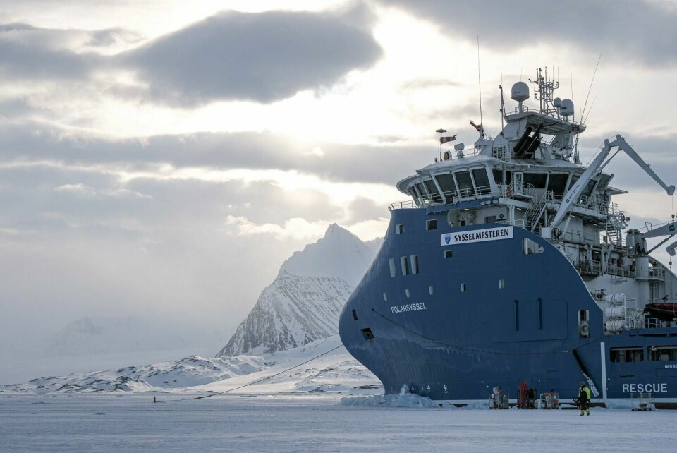 «Geofysikkstudenter på tokt med Polarsyssel i St. Johnsfjorden på vestkysten av Svalbard i april. St. Johnsfjorden er en av fjordene hvor UNIS jevnlig har feltarbeid, og hvor vi kan se og følge utviklingen over tid.» «Geofysikkstudenter på tokt med Polarsyssel i St. Johnsfjorden på vestkysten av Svalbard i april. St. Johnsfjorden er en av fjordene hvor UNIS jevnlig har feltarbeid, og hvor vi kan se og følge utviklingen over tid.»