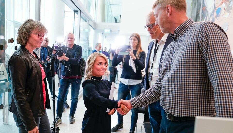 Landbruks- og matminister Sandra Borch (Sp), leder Bjørn Gimming t.h. i Norges Bondelag og leder Kjersti Hoff i Norsk Bonde- og Småbrukarlag ble enige om jordbruksoppgjøret i mai. Tross støy vil avtalen bli vedtatt i Stortinget i neste uke. Landbruks- og matminister Sandra Borch (Sp), leder Bjørn Gimming t.h. i Norges Bondelag og leder Kjersti Hoff i Norsk Bonde- og Småbrukarlag ble enige om jordbruksoppgjøret i mai. Tross støy vil avtalen bli vedtatt i Stortinget i neste uke.