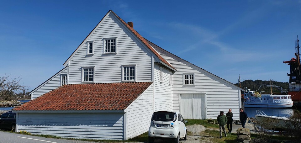 Det hvite er bolighus-delen av salteriet. Her bor det fortsatt folk! Det hvite er bolighus-delen av salteriet. Her bor det fortsatt folk!