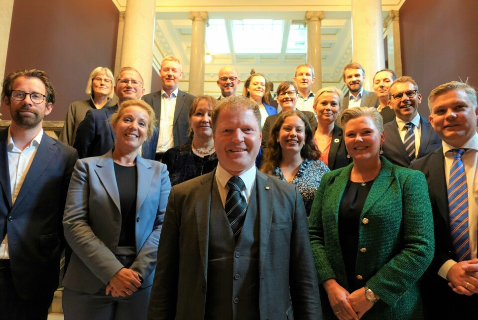 Topplederforum for bærekraftsmålene er bare en av de mange nyskapningene til Støreregjeringen. Forumet ligger under Kommunal- og distriktsdepartementet. Utvalget ledes av statsråd Sigbjørn Gjelsvik (Sp). Her står han i midten av resten av forummedlemmene, i forbindelse med første møte 1. juni. Topplederforum for bærekraftsmålene er bare en av de mange nyskapningene til Støreregjeringen. Forumet ligger under Kommunal- og distriktsdepartementet. Utvalget ledes av statsråd Sigbjørn Gjelsvik (Sp). Her står han i midten av resten av forummedlemmene, i forbindelse med første møte 1. juni.