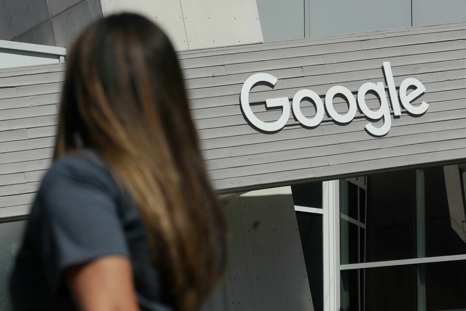 Google har inngått forlik etter at en gruppe kvinner gikk til sak og sa de fikk lavere stillinger – og dårligere lønn – enn menn med tilsvarende kvalifikasjoner. Google har inngått forlik etter at en gruppe kvinner gikk til sak og sa de fikk lavere stillinger – og dårligere lønn – enn menn med tilsvarende kvalifikasjoner. Illustrasjonsfoto: Jeff Chiu / AP / NTB