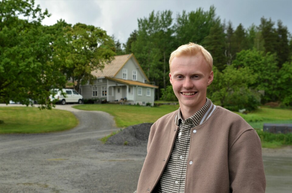 I fjor startet Ole Sofus Haakaas som elektrikerlærling. Når fagbrevet er i havn står førstegangstjenesten for tur, og kan hende mer utdanning. Planen er å overta familiegården om noen år. I fjor startet Ole Sofus Haakaas som elektrikerlærling. Når fagbrevet er i havn står førstegangstjenesten for tur, og kan hende mer utdanning. Planen er å overta familiegården om noen år.