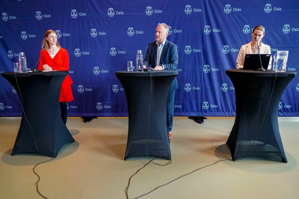 Byrådsleder i Oslo Raymond Johansen (Ap), byråd for miljø og samferdsel Sirin Stav (MDG) og byråd for oppvekst og kunnskap Sunniva Holmås Eidsvoll (SV) deltar på hasteinnkalt pressekonferanse i Oslo rådhus om Fornebubanen.Foto: Terje Pedersen / NTB Byrådsleder i Oslo Raymond Johansen (Ap), byråd for miljø og samferdsel Sirin Stav (MDG) og byråd for oppvekst og kunnskap Sunniva Holmås Eidsvoll (SV) deltar på hasteinnkalt pressekonferanse i Oslo rådhus om Fornebubanen.Foto: Terje Pedersen / NTB