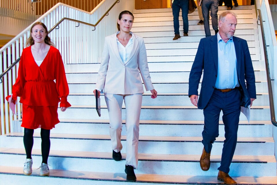 Byrådsleder i Oslo Raymond Johansen (Ap), byråd for miljø og samferdsel Sirin Stav (MDG) og byråd for oppvekst og kunnskap Sunniva Holmås Eidsvoll (SV) er enige om å gå videre med byggingen av Fornebubanen, som ifølge de siste beregningene kan få en prislapp på opp mot 26,4 milliarder, målt i 2021-kroner. Byrådsleder i Oslo Raymond Johansen (Ap), byråd for miljø og samferdsel Sirin Stav (MDG) og byråd for oppvekst og kunnskap Sunniva Holmås Eidsvoll (SV) er enige om å gå videre med byggingen av Fornebubanen, som ifølge de siste beregningene kan få en prislapp på opp mot 26,4 milliarder, målt i 2021-kroner. Foto: Terje Pedersen / NTB