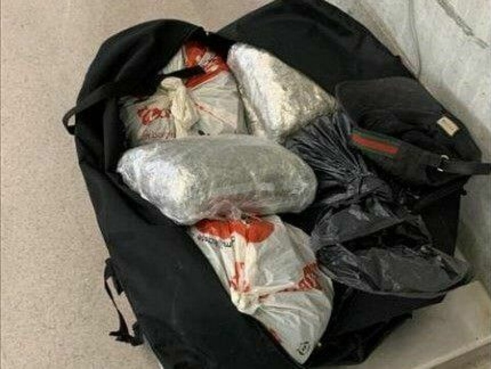 Beslag av 5,8 kilo marihuana fra rutebuss ved Svinesund tollsted 29. mai 2022. Beslag av 5,8 kilo marihuana fra rutebuss ved Svinesund tollsted 29. mai 2022.