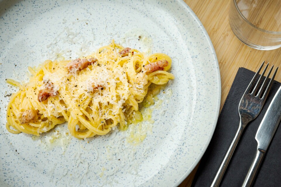 Det ser så enkelt ut, og det er det også, likevel gjør de fleste én ting helt feil når de lager pasta carbonara. TRADISJONSRIK RETT: Det ser så enkelt ut, og det er det også, likevel gjør de fleste én ting helt feil når de lager pasta carbonara. Foto: Alf Simensen / NTB