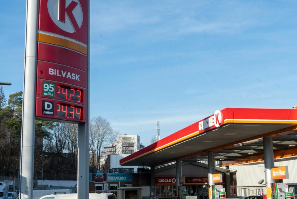 Det blir dyrere og dyrere å fylle tanken med bensin eller diesel. Foto: Terje Pedersen / NTB Det blir dyrere og dyrere å fylle tanken med bensin eller diesel. Foto: Terje Pedersen / NTB