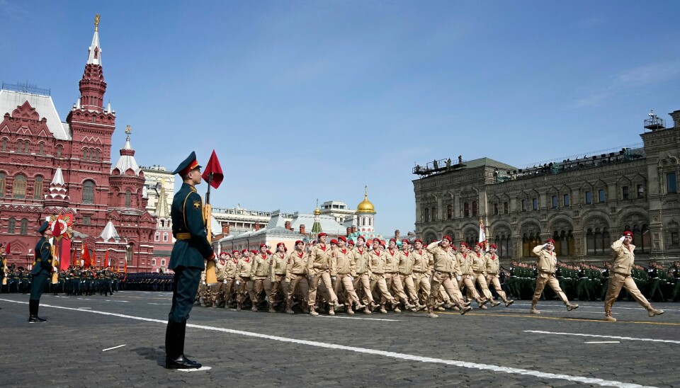 Russland har, spesielt siden 2012, brukt historietolkning om andre verdenskrig som en aktiv del av en strategi for å oppnå politiske mål – både innad i Russland og internasjonalt, skriver innleggsforfatteren. Her fra da det russiske militæret øvde til markeringen av Seiersdagen 9. mai i Moskva. I år var det 77 år siden krigen.