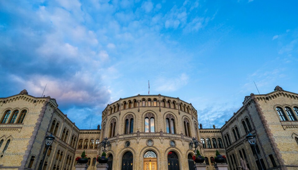 Tausheten senker seg på Stortinget. Stortinget i Oslo onsdag kveld. 13. september avholdes stortingsvalget 2021.