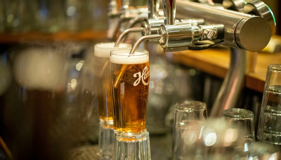 Utested gikk konkurs To halvlitrar med øl på Sagene lunsjbar i Oslo siste kveld før skjenkestoppen blei innført i heile landet natt til onsdag 15. desember. Foto: Heiko Junge / NTB / NPK