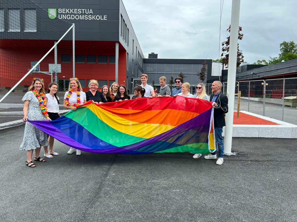Heising av nytt pride-flagg på Bekkestua skole. Flaggheising av nytt pride-flagg på Bekkestua skole.