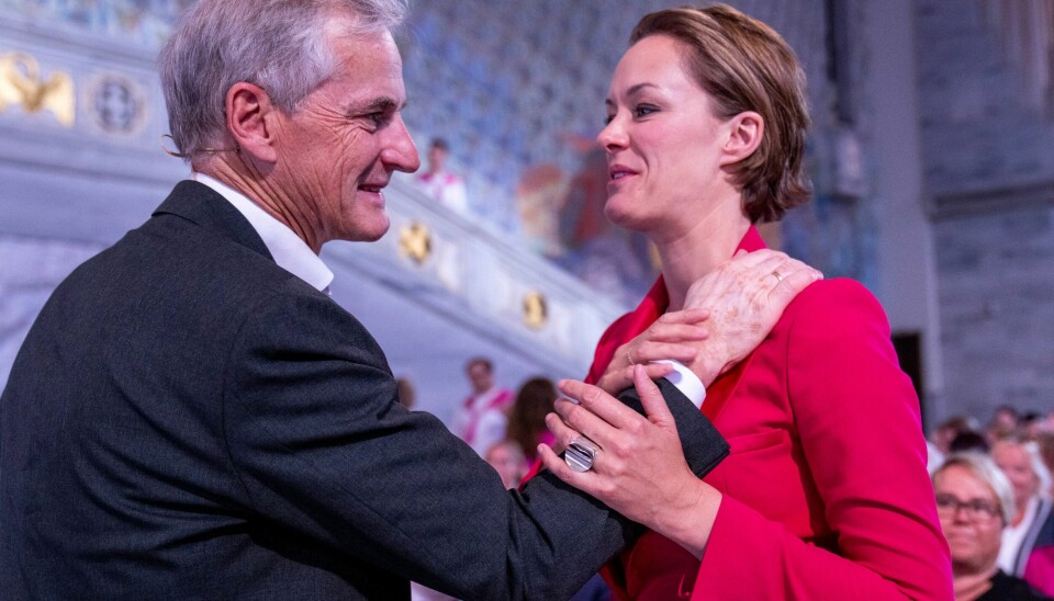 Statsminister Jonas Gahr Støre (Ap) og Anette Trettebergstuen under den offisielle markering av skeivt kulturår og feiring av Oslo Pride i Oslo Rådhus torsdag. .