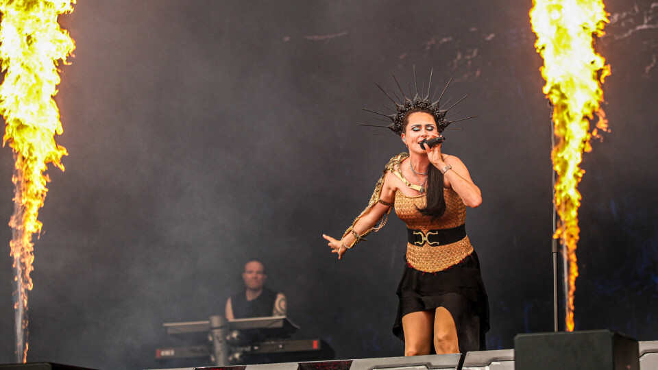 Vokalist Sharon den Adel i Within Temptation på Tons of Rock. Tons of Rock