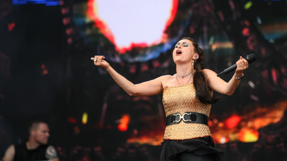 Vokalist Sharon den Adel i Within Temptation på Tons of Rock. Tons of Rock