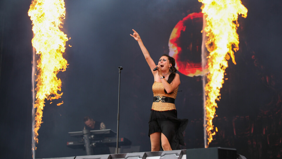 Vokalist Sharon den Adel i Within Temptation på Tons of Rock. Tons of Rock