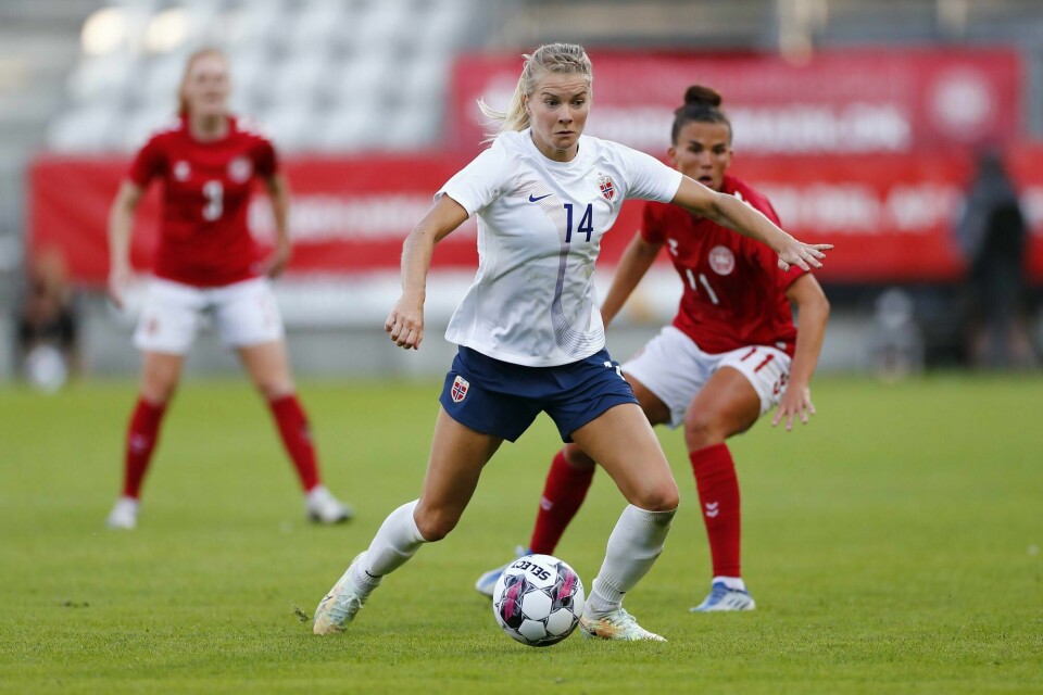 Ada Hegerberg scoret ikke, men viste sin klokskap ved Norges andre scoring i Viborg onsdag. Ada Hegerberg scoret ikke, men viste sin klokskap ved Norges andre scoring i Viborg onsdag.
