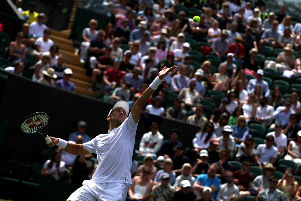 Casper Ruud i aksjon i Wimbledon onsdag. Casper Ruud i aksjon i Wimbledon onsdag.