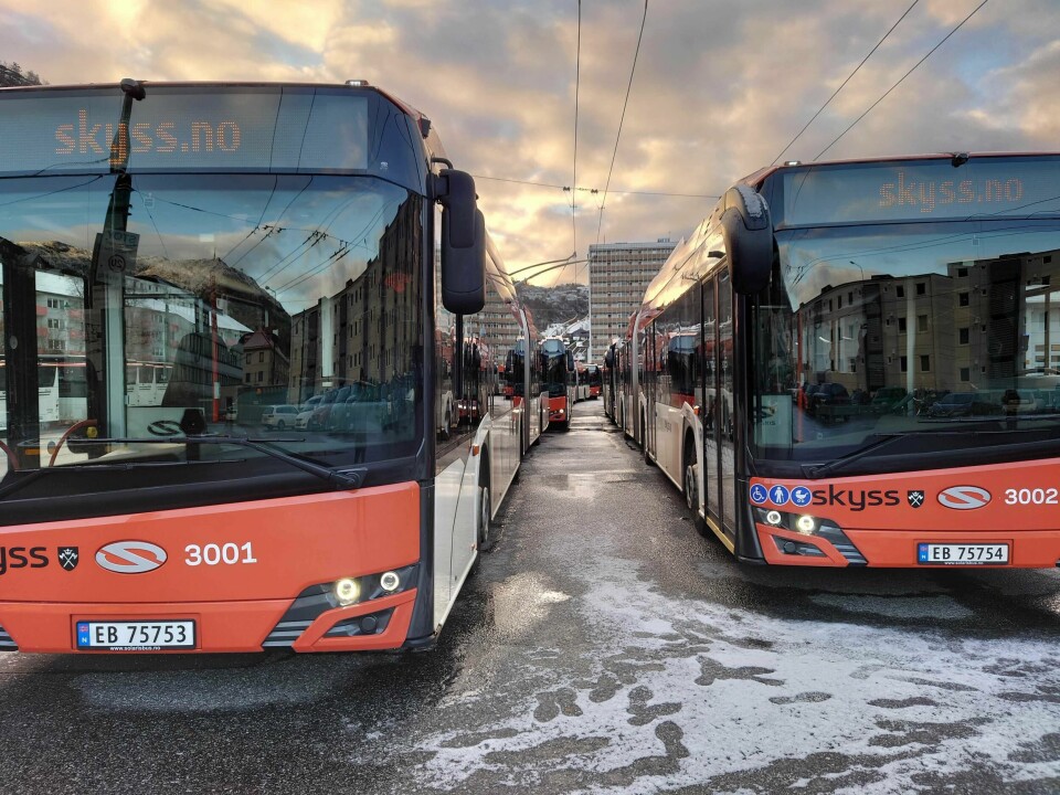 Trolleybussene er tatt ut av trafikk, og står parkert her ved Tides bussparkering på Mannsverk. Trolleybuss, Skyss, Tide, bussparkeringen på Mannsverk.