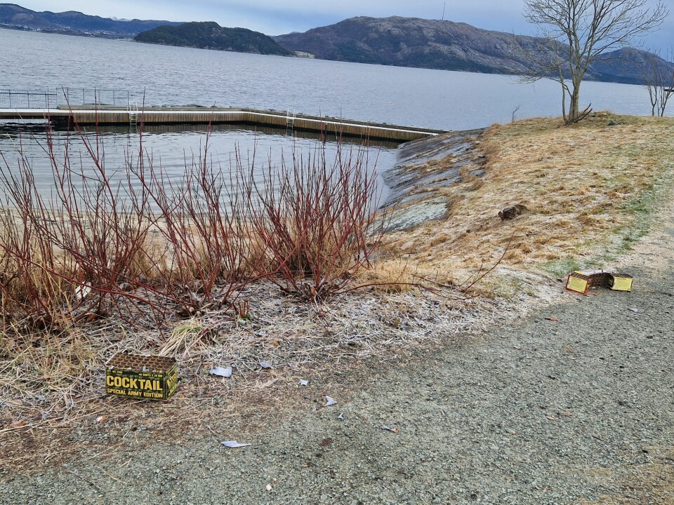 Rakettrestene står på rekke og rad i Godalen de første dagene av 2023. Rakettrestene står på rekke og rad i Godalen de første dagene av 2023.