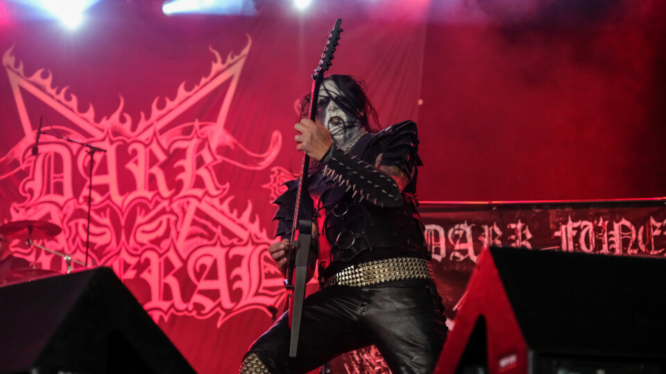 Dark Funeral. Var det ikke varmt fra før på Tons of Rock fredagen, ble det virkelig hett da disse gutta kom. Tons of Rock