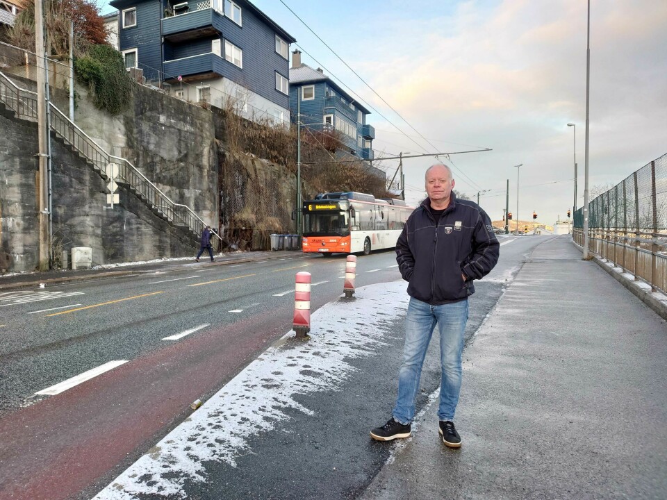 Arild Helle har vært skeptisk til trolleybuss-prosjektet siden starten. Nå kjøres linje seks med vanlige busser. Arild Helle har vært skeptisk til trolleybuss-prosjektet siden starten.