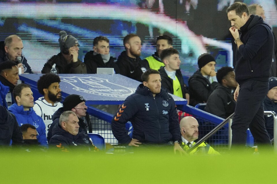 Everton-manager Frank Lampard har grunn til å se betenkt ut. Hans lag gikk på sitt tredje strake hjemmetap med 1-4 mot Brighton. Everton-manager Frank Lampard har grunn til å se betenkt ut. Hans lag gikk på sitt tredje strake hjemmetap med 1-4 mot Brighton. Foto: Jon Super, AP / NTB