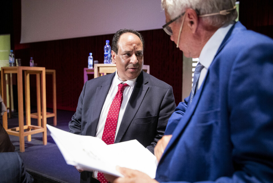 Aamir Javed Sheikh, her med tidligere statsminister Kjell Magne Bondevik under konferanse i 2020, arrangert av Stiftelsen Dialog for fred i samarbeid med Muslim World League. Aamir Javed Sheikh og Kjell Magne Bondevik under 2020-konferansen om hvordan man kan bekjempe hat og diskriminering. Konferansen ble arrangert av Stiftelsen Dialog for fred i samarbeid med Muslim World League. I år får lederen av MWL brobygger-pris. Foto: Tore Meek / NTB