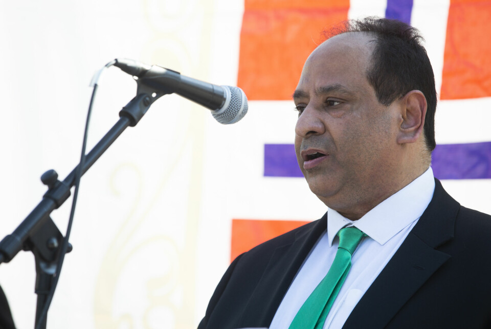 Leder av 14. august-komiteen Aamir Javed Sheikh under feiringen av Pakistans nasjonaldag i Oslo 2020 Høyre-politikeren og forretningsmannen Aamir Javed Sheikh er i Pakistan, men oppfordrer likevel alle til å ikke reise utenlands. Foto: Trond Reidar Teigen / NTB