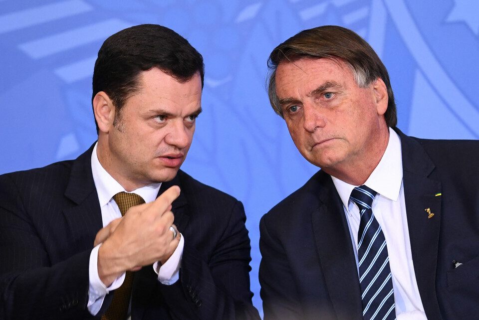 Brasils ekspresident Jair Bolsonaro (t.h.) befinner seg i Florida. Brasils ekspresident Jair Bolsonaro (t.h.) sammen med daværende minister Anderson Torres.