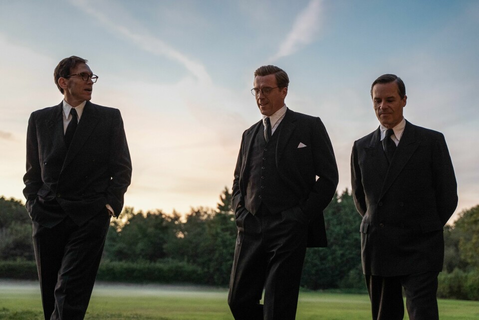 Dette er historien om hvordan MI6- og KGB-agent Kim Philby ble avslørt. Guy Pearce spiller dobbeltagenten selv. Dette er historien om hvordan MI6- og KGB-agent Kim Philby ble avslørt. Guy Pearce spiller dobbeltagenten selv.